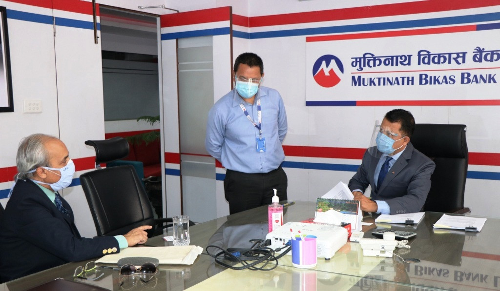 मुक्तिनाथ विकास बैंकको नेपाल राष्ट्र बैंक र केएफडब्लू डेभलपमेन्ट बैंकबीच सम्झौता